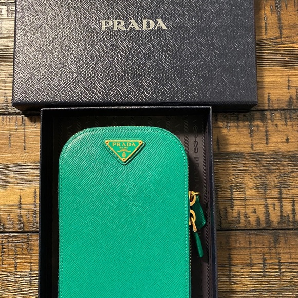 Prada emerald leather phone bag - Picture 1 of 3
